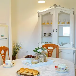 Jardin With Free Cowered Parking Vikendica Zadar