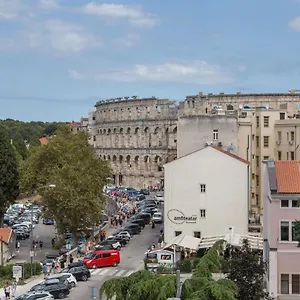 Sylvia Center Apartman Pula